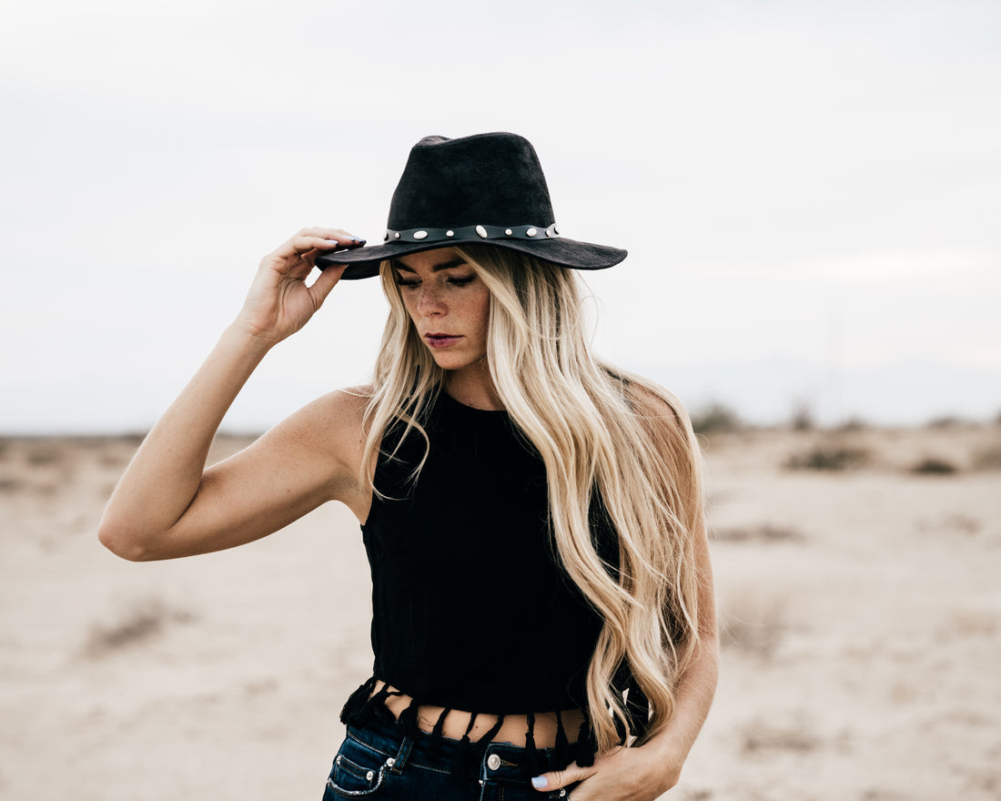 Stay up to date with our Top Spring 2021 hair styles! We have AMAZING hairstyles from buns, half up half downs, long hair and short hair styles! Who doesnt love a little inspiration? and Spring? We are OBSESSED with ALL of these spring hair styles!
