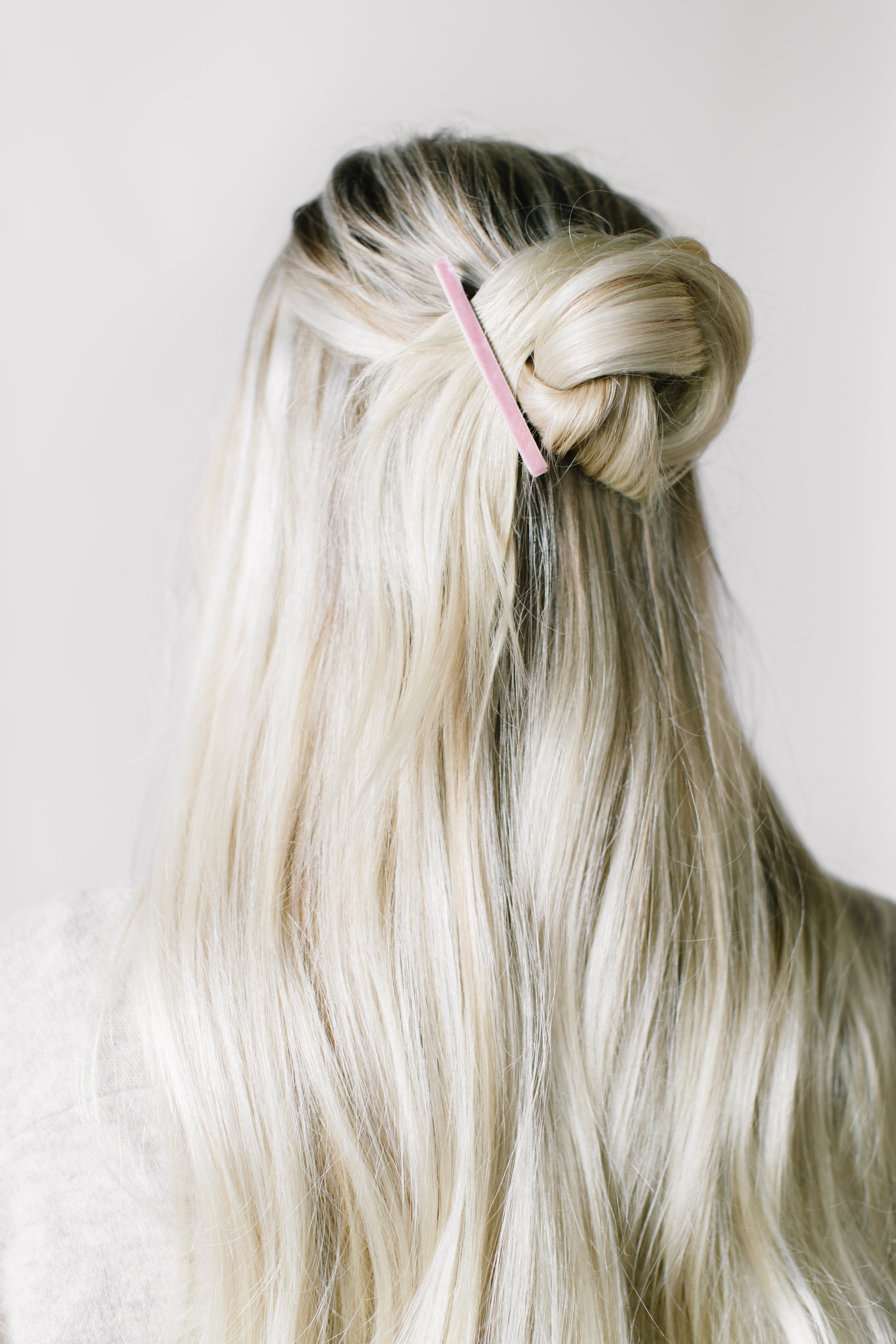 TWO MINUTE TUTORIAL: Half Knot with Barrette