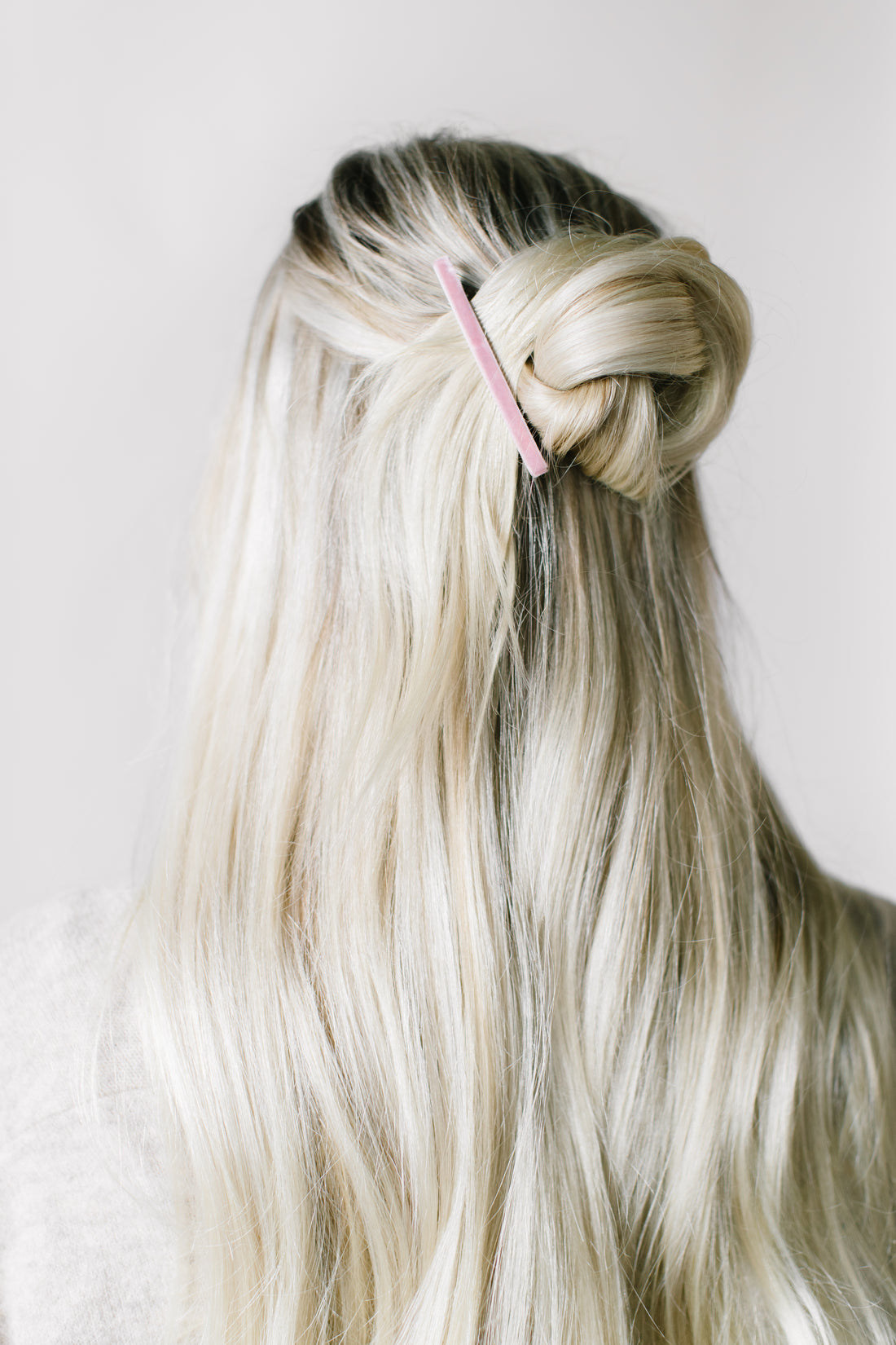 TWO MINUTE TUTORIAL: Half Knot with Barrette